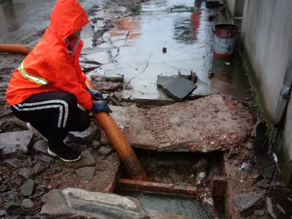 汝州专业清理污水池 炜誉市政以规范流程守护城市 “肠道”